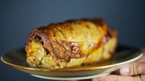 рулет из свинины с овощами