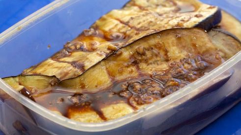 рулет из телятины и баклажана