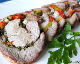 Рулет из телятины с перцем и зеленью