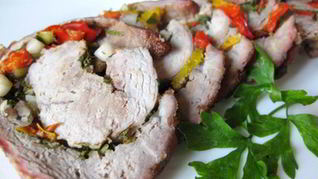 Рулет из телятины с перцем и зеленью