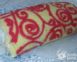 Рулет с декоративным украшением