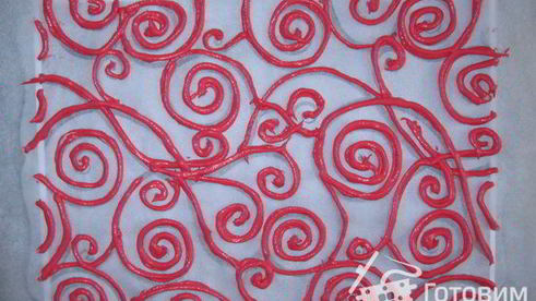 рулет с декоративным украшением