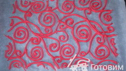 рулет с декоративным украшением