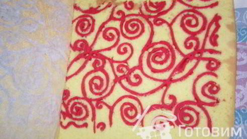 рулет с декоративным украшением