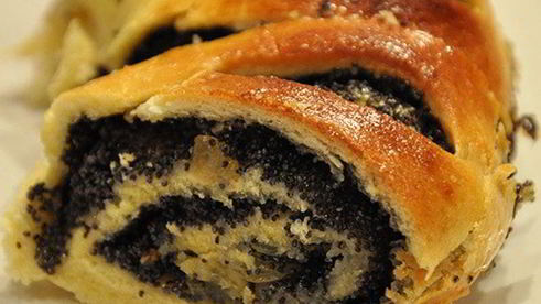 рулет с маком и коньяком