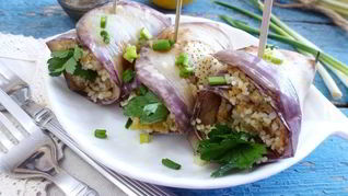 Рулетики из баклажанов с кускусом и курагой