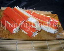Рулетики из крабовых палочек с сыром