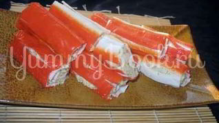 Рулетики из крабовых палочек с сыром