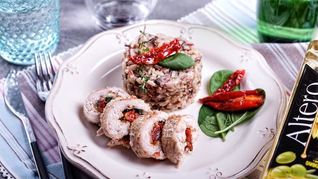 Рулетики из куриного филе с сыром, шпинатом и вялеными томатами