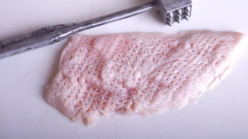 рулетики из куриного филе с сыром, шпинатом и вялеными томатами