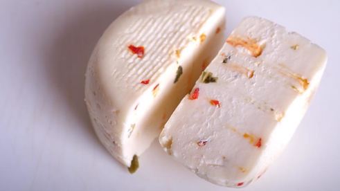 рулетики из куриного филе с сыром, шпинатом и вялеными томатами