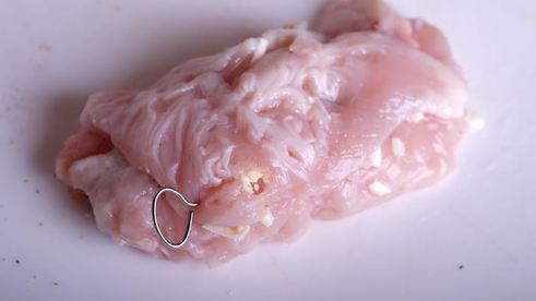 рулетики из куриного филе с сыром, шпинатом и вялеными томатами