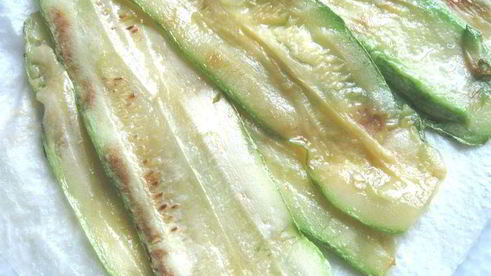 рулетики из молодых кабачков