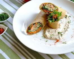 Рулетики с лососем и авокадо