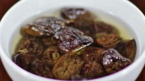 свиной рулет с морковью и черносливом