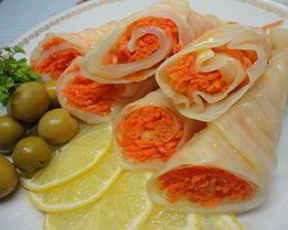 Закусочные рулетики из моркови с капустой