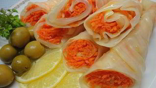 Закусочные рулетики из моркови с капустой