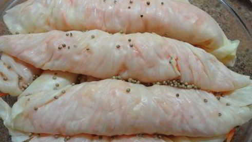 закусочные рулетики из моркови с капустой