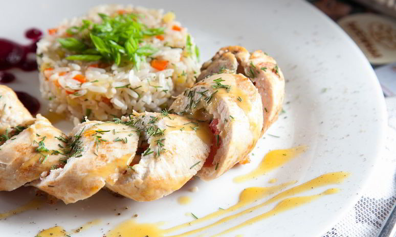 Рецепт запеченного куриного рулета