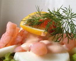 Датский открытый сэндвич с креветками