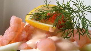 Датский открытый сэндвич с креветками