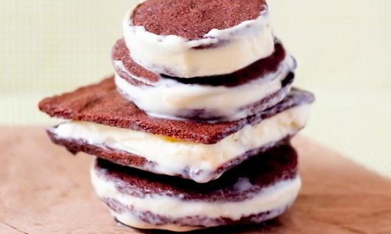 Рецепт шоколадных сэндвичей с начинкой из мороженого