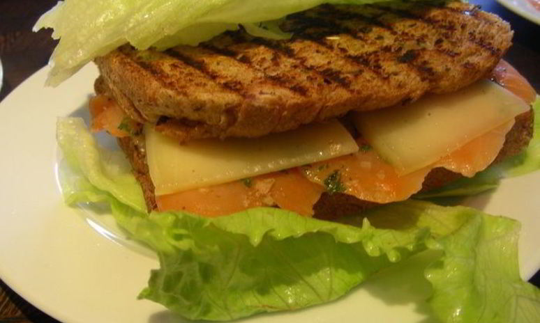 Рецепт сэндвича-гриля с копченым лососем и сыром