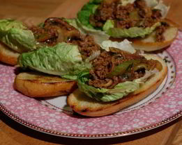 Сэндвич с говядиной, грибами и сельдереем