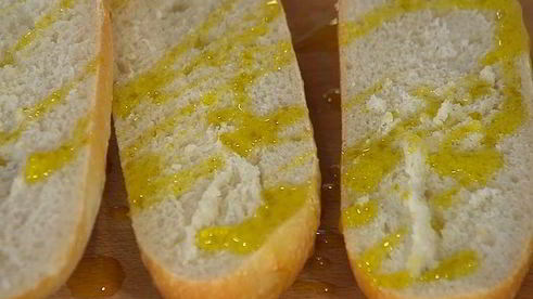 сэндвич с говядиной, грибами и сельдереем