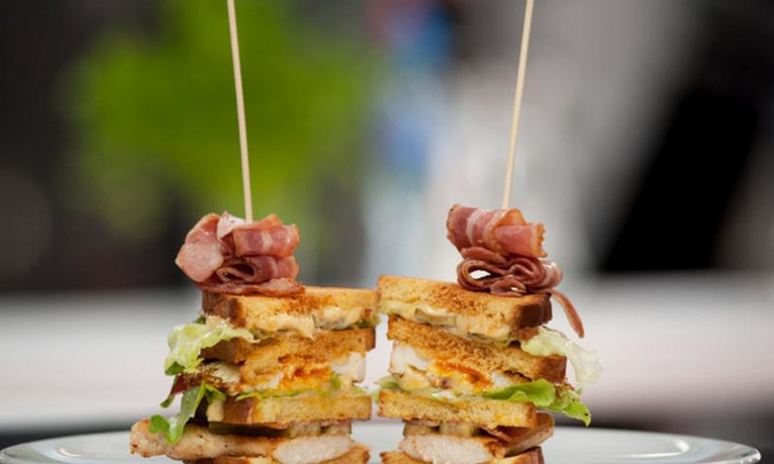 Рецепт сэндвича с курицей-гриль, беконом и яйцом