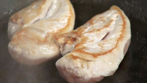 сэндвич с курицей и не чипсами из бекона