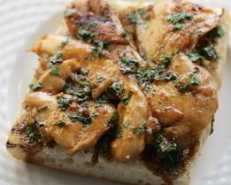 Сэндвич с курицей в арахисовом соусе