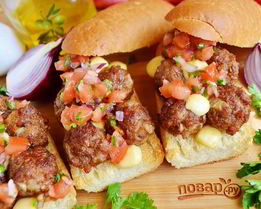 Сэндвич с мясными шариками