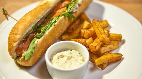 сэндвич с семгой и рукколой