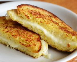 Сэндвич с сыром моцарелла