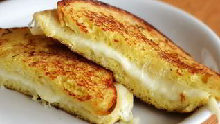 Сэндвич с сыром моцарелла