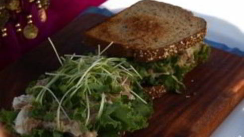 сэндвич с тунцом