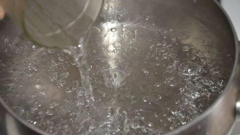 сэндвич с яйцом-пашот и салатом