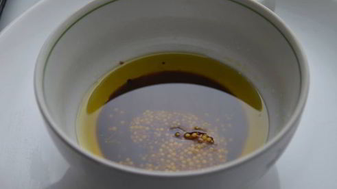 сэндвич с яйцом-пашот и салатом