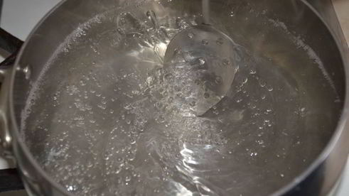 сэндвич с яйцом-пашот и салатом