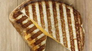 Сэндвичи на гриле с сыром и яблоками