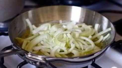 сэндвичи с фрикадельками, сыром и луком