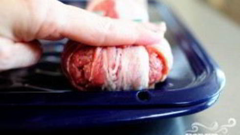 сэндвичи с фрикадельками в беконе