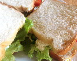 Сэндвичи с овощами и мягким сыром