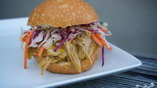 Сэндвичи со свининой, жареной в пиве с овощами