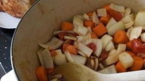 сэндвичи со свининой, жареной в пиве с овощами