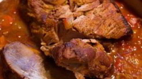 сэндвичи со свининой, жареной в пиве с овощами