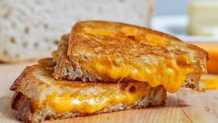 Сырный сэндвич на сковороде