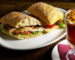 Теплый сэндвич с куриной грудкой