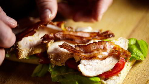 теплый сэндвич с куриной грудкой